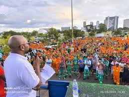 Trabalhadores da limpeza urbana em atividade
